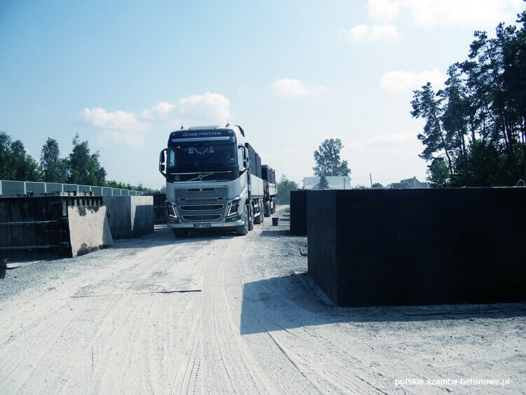 Transport szamb betonowych  w Mirosławcu